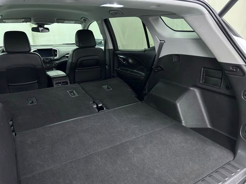 Used 2023 GMC Terrain SLT image 22