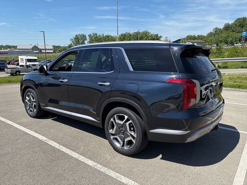 Used 2025 Hyundai Palisade SEL FWD image 3