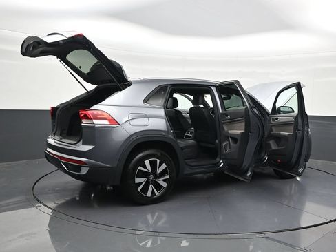 Used 2022 Volkswagen Atlas Cross Sport SE FWD image 36