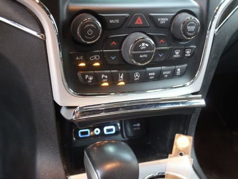 Used 2018 Jeep Grand Cherokee Limited AWD/4WD image 19