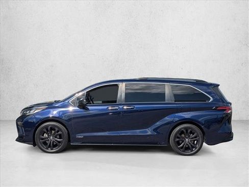 Used 2021 Toyota Sienna XSE w/ XSE Plus Package image 9