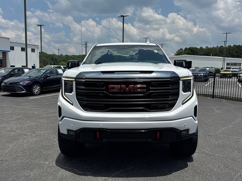Used 2022 GMC Sierra 1500 AT4 w/ AT4 Premium Package AWD/4WD image 3