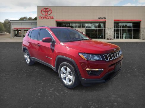 Used 2019 Jeep Compass Latitude w/ Popular Equipment Group image 3