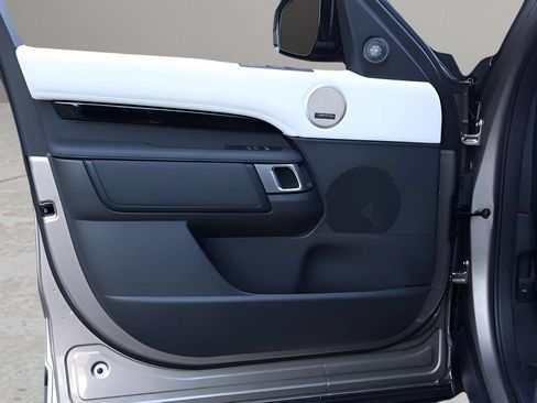 New 2026 Land Rover Discovery S AWD/4WD image 9