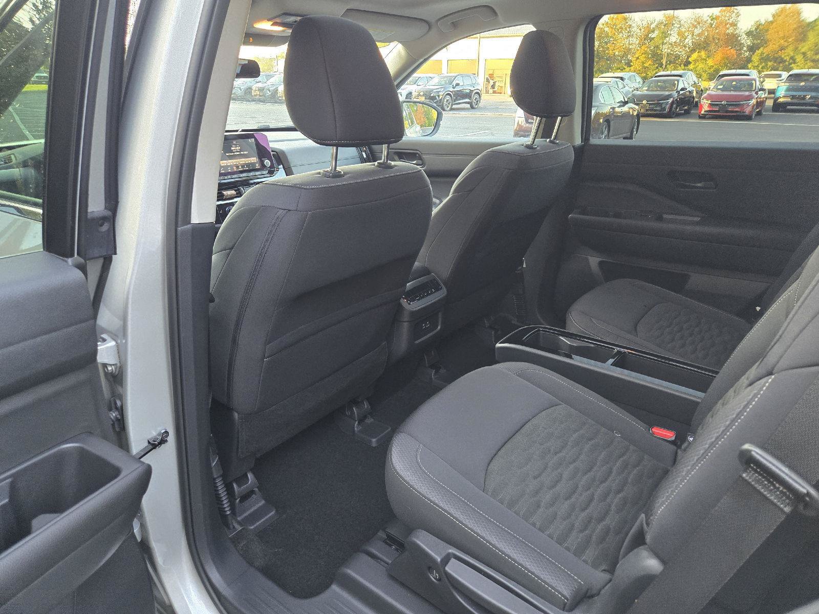 Used 2025 Nissan Pathfinder SV w/ SV Premium Package AWD/4WD image 26