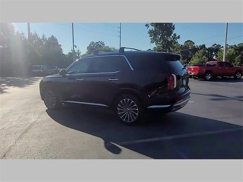 Used 2023 Hyundai Palisade Calligraphy image 32