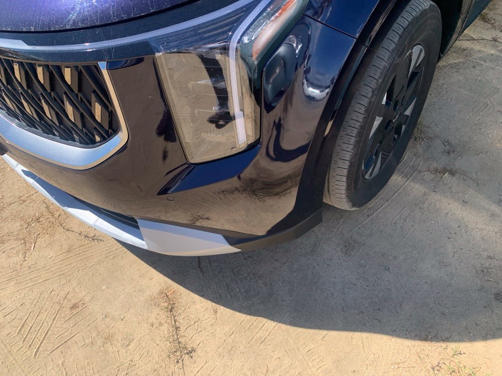 Used 2026 Kia Carnival LXS FWD image 2
