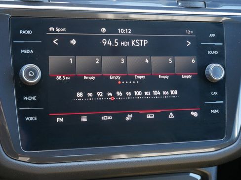 Certified 2022 Volkswagen Tiguan SE R-Line image 22