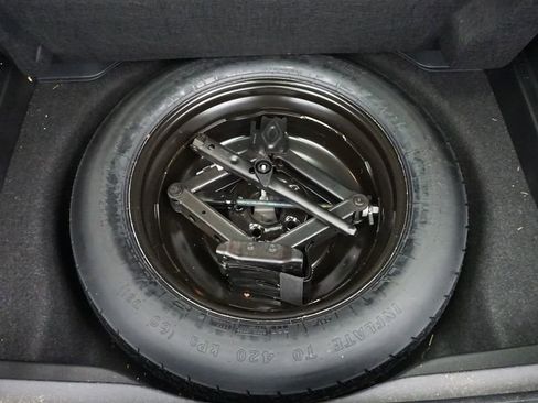 Certified 2019 Jeep Cherokee Latitude w/ Popular Appearance Group image 21