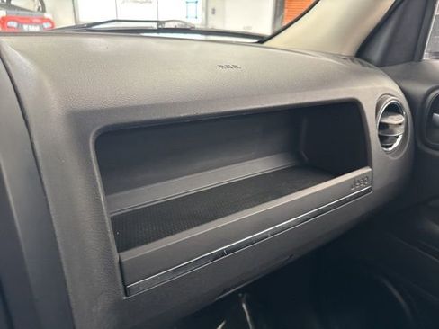 Used 2014 Jeep Patriot Latitude image 40