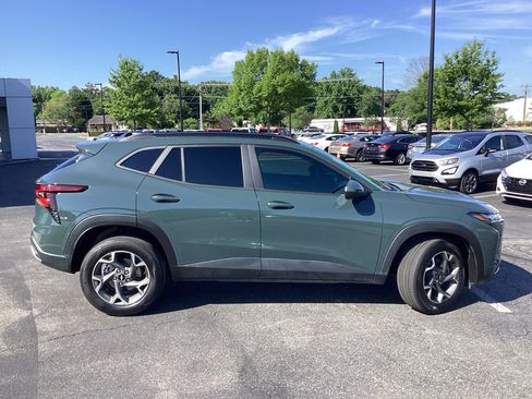 Used 2025 Chevrolet Trax LT w/ Driver Confidence Package FWD image 5