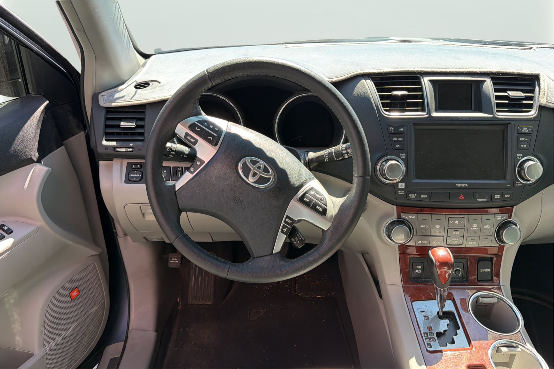 Used 2012 Toyota Highlander Limited w/ Tow Pkg FWD image 17