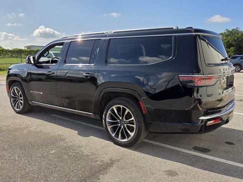Used 2024 Jeep Wagoneer L Series III w/ Premium Group I AWD/4WD image 3
