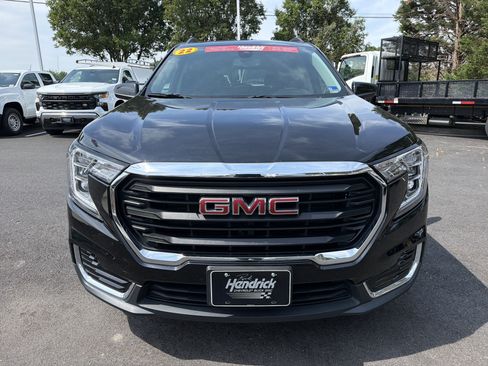 Used 2022 GMC Terrain SLE w/ Driver Convenience Package FWD image 3