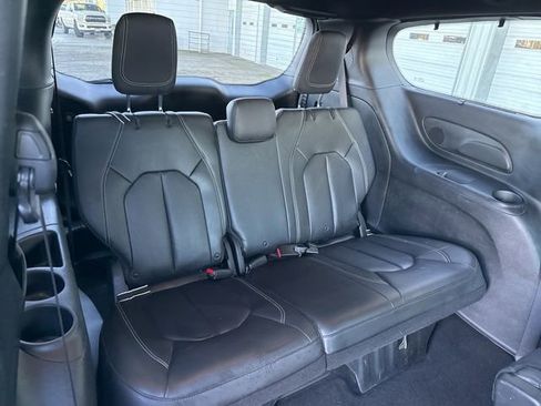 Used 2018 Chrysler Pacifica Touring-L w/ Premium Audio Group image 13