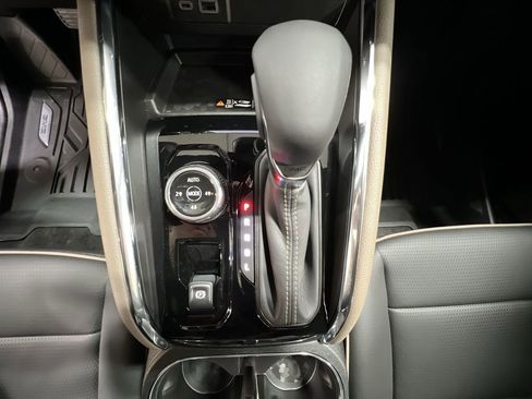 New 2025 GMC Canyon Denali w/ LPO, Denali Black Edition image 16