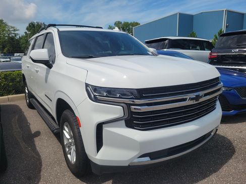 Used 2021 Chevrolet Suburban LT RWD image 3