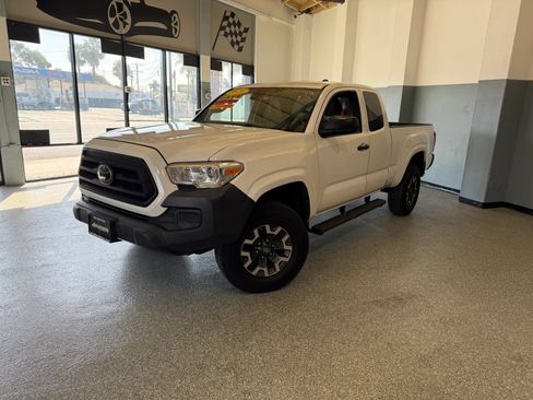 Used 2020 Toyota Tacoma SR RWD image 3
