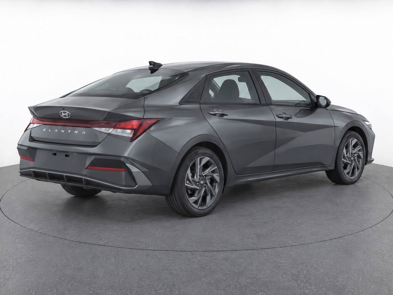 Used 2024 Hyundai Elantra SEL FWD image 4