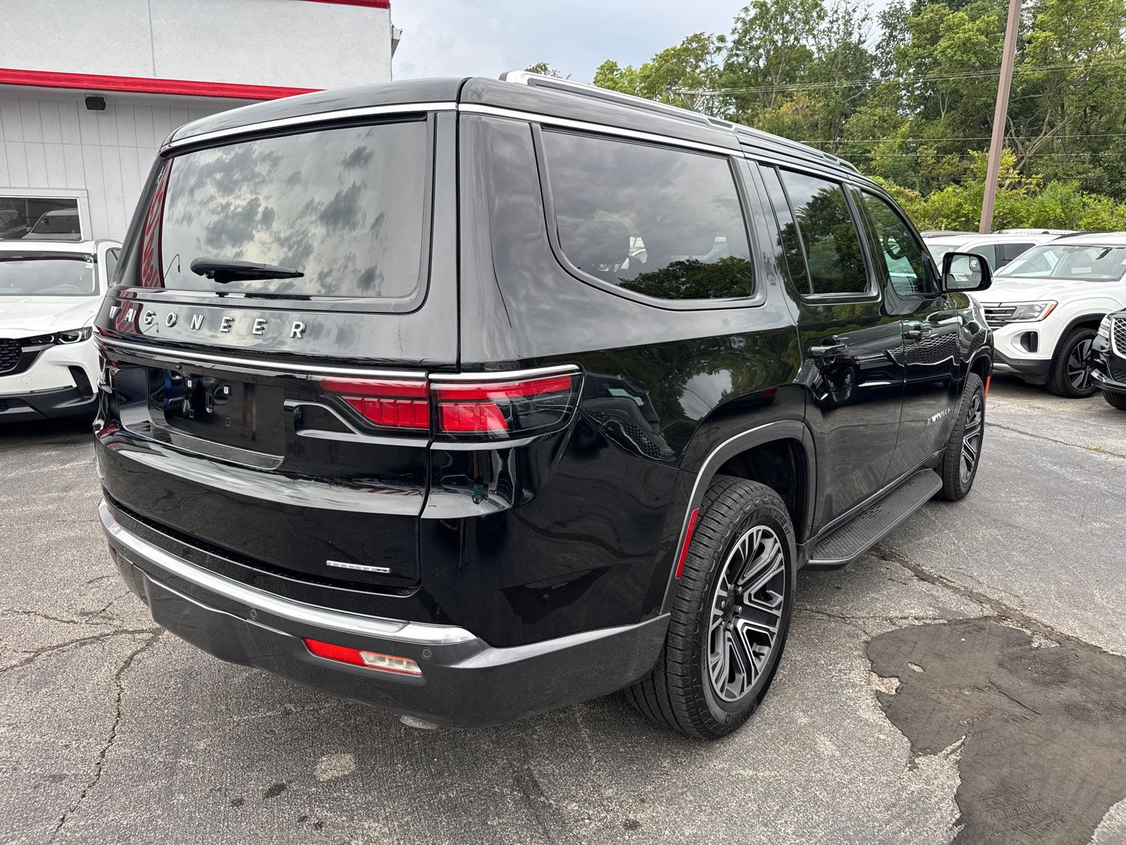 Used 2022 Jeep Wagoneer Series II AWD/4WD image 5
