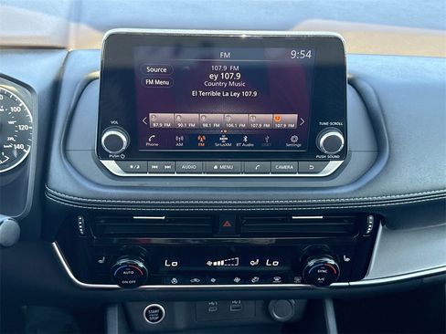 Used 2023 Nissan Rogue SV w/ SV Premium Package image 12