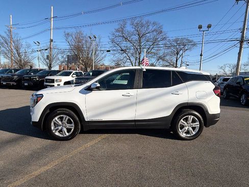 Used 2024 GMC Terrain SLE image 4