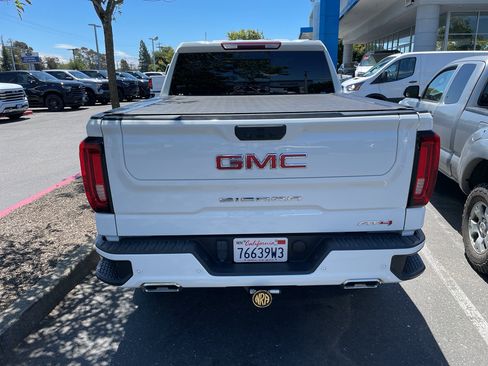Used 2023 GMC Sierra 1500 AT4 w/ AT4 Premium Package AWD/4WD image 5