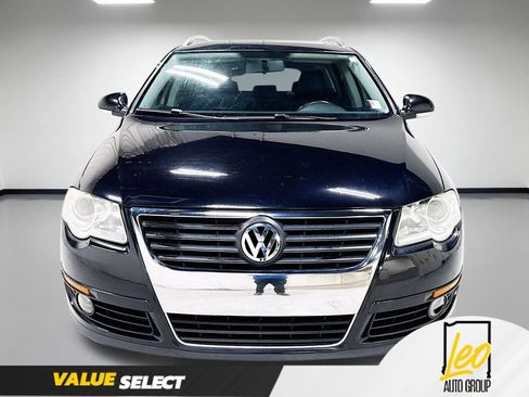 Used 2010 Volkswagen Passat Komfort FWD image 2