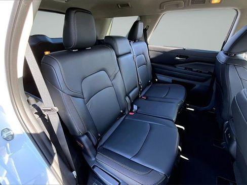 New 2025 Nissan Pathfinder SL image 10