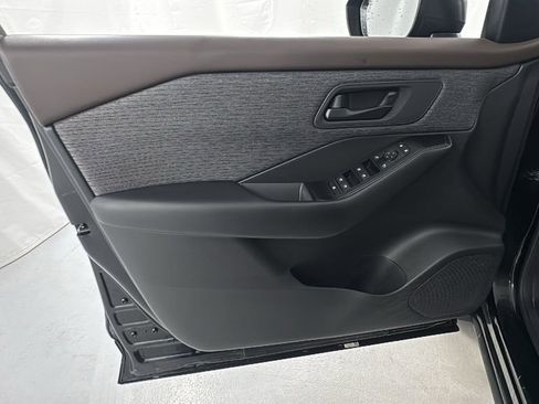 Used 2023 Nissan Rogue S image 18