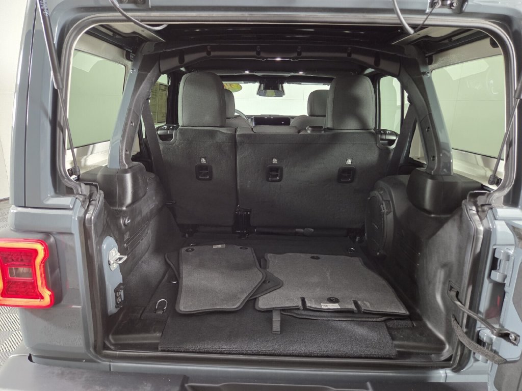 Used 2026 Jeep Wrangler Unlimited Sahara AWD/4WD image 26