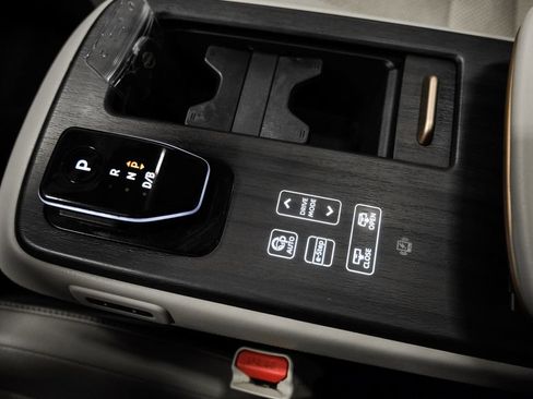 Used 2023 Nissan Ariya FWD image 24