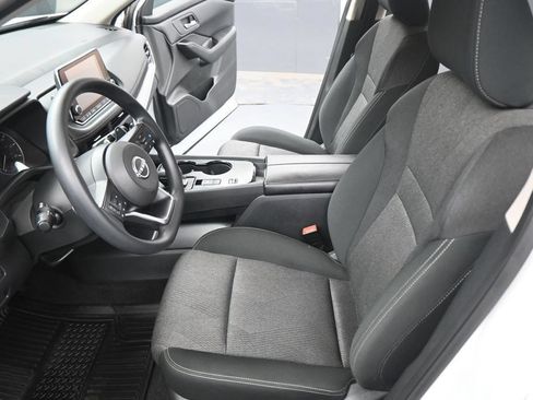 Used 2024 Nissan Rogue SV FWD image 9