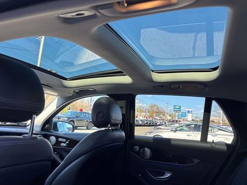 Used 2021 Mercedes-Benz GLC 300 4MATIC image 11