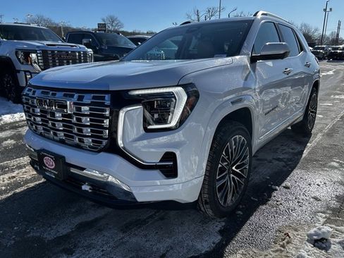 New 2026 GMC Terrain Denali w/ LPO, Black Badging Package image 3