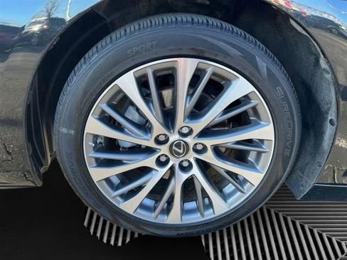 Used 2020 Lexus ES 300h w/ Premium Package FWD image 11