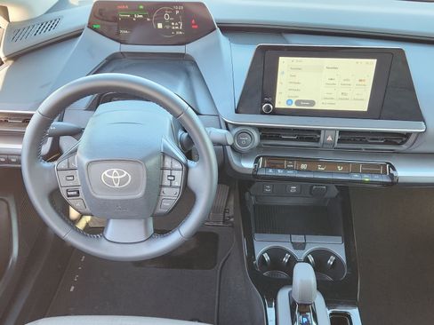 Used 2024 Toyota Prius LE image 30