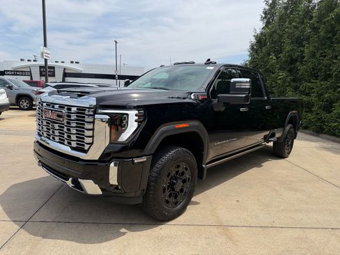 Used 2025 GMC Sierra 3500 Denali w/ Denali Reserve Package AWD/4WD image 2