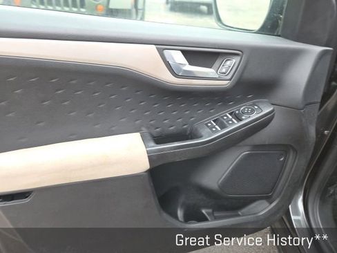 Used 2020 Ford Escape SE image 10