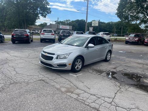 Used 2016 Chevrolet Cruze LT FWD image 1