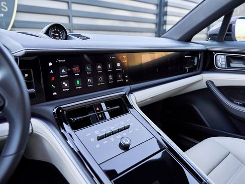 Used 2025 Porsche Panamera 4 w/ Premium Package image 70