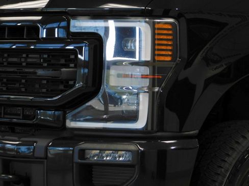 Used 2022 Ford F250 Lariat w/ Black Appearance Pkg image 17