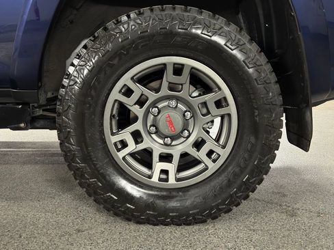 Used 2017 Toyota 4Runner TRD Off-Road Premium w/ Convenience Package AWD/4WD image 13