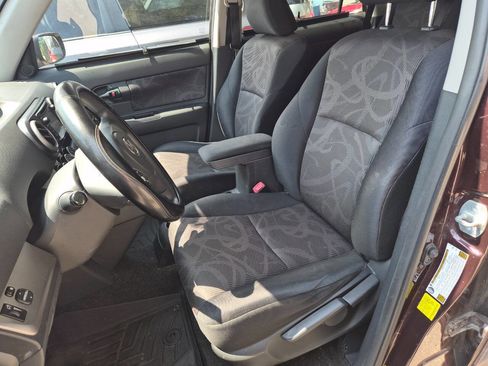 Used 2014 Scion xB image 5