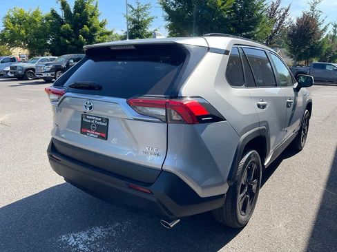 Used 2021 Toyota RAV4 XLE w/ Convenience Package AWD/4WD image 7