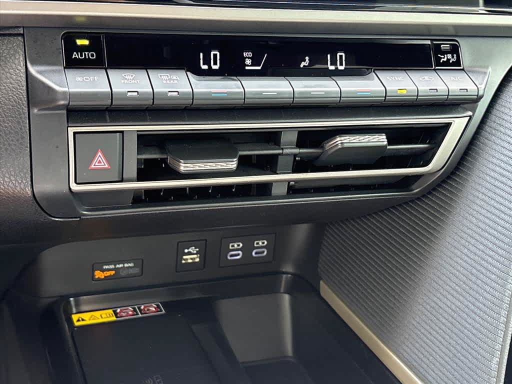 Used 2025 Toyota Camry SE w/ Multimedia Upgrade Package FWD image 16