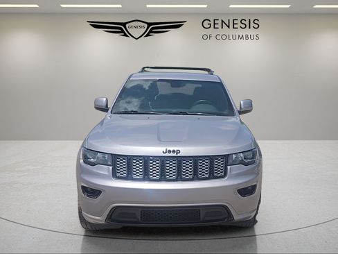 Used 2018 Jeep Grand Cherokee Altitude AWD/4WD image 8