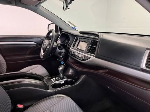 Used 2015 Toyota Highlander Plus AWD/4WD image 11
