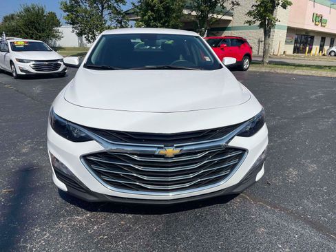 Used 2025 Chevrolet Malibu LT FWD image 2