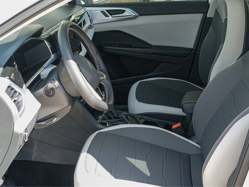 New 2025 Volkswagen Taos SE image 10